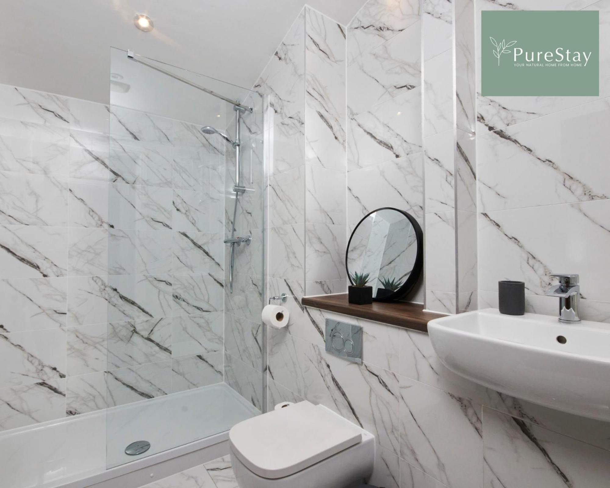 Stunning 5 Bed Manchester House With Parking By Purestay Short Lets & Serviced Accommodation Dış mekan fotoğraf