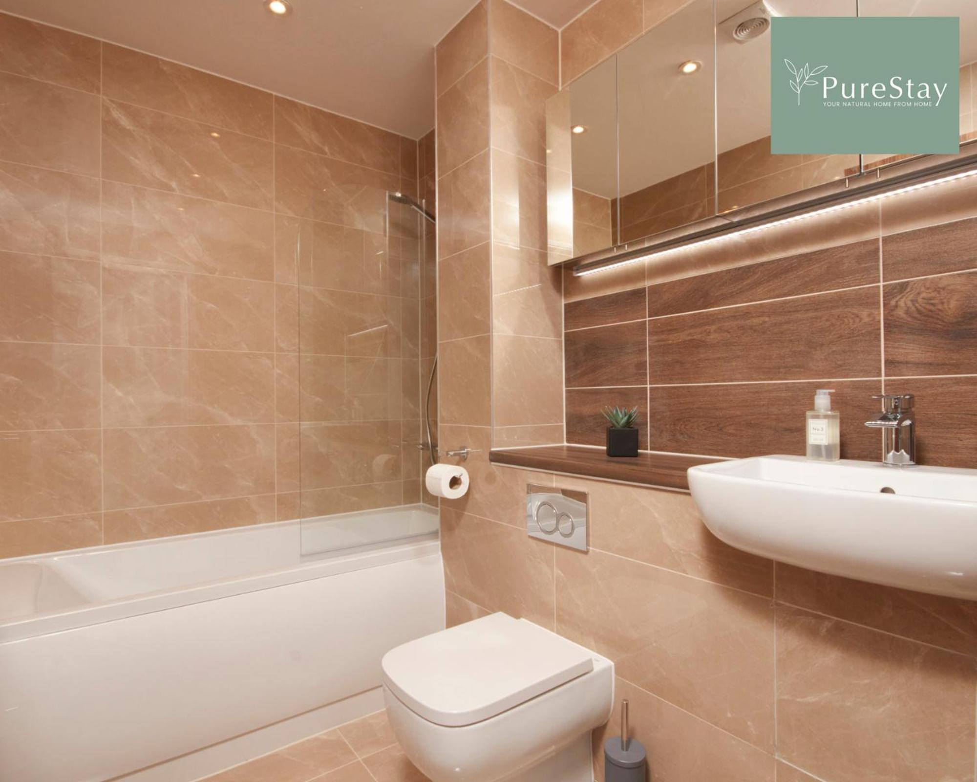 Stunning 5 Bed Manchester House With Parking By Purestay Short Lets & Serviced Accommodation Dış mekan fotoğraf