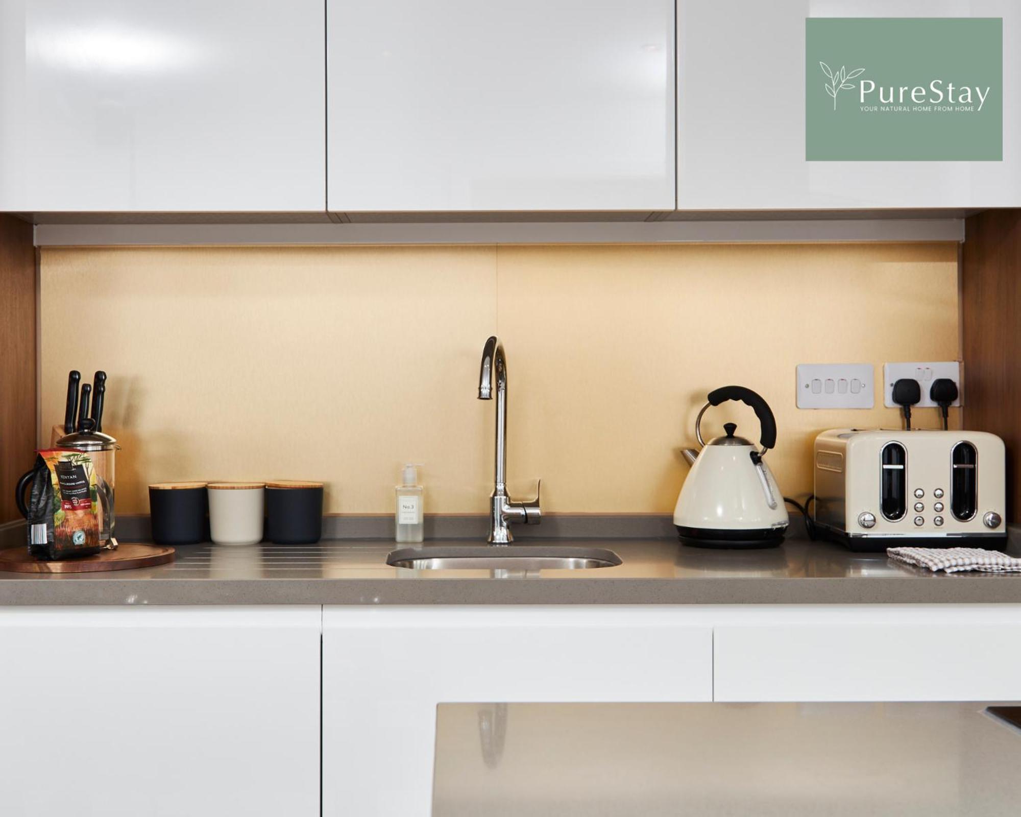 Stunning 5 Bed Manchester House With Parking By Purestay Short Lets & Serviced Accommodation Dış mekan fotoğraf