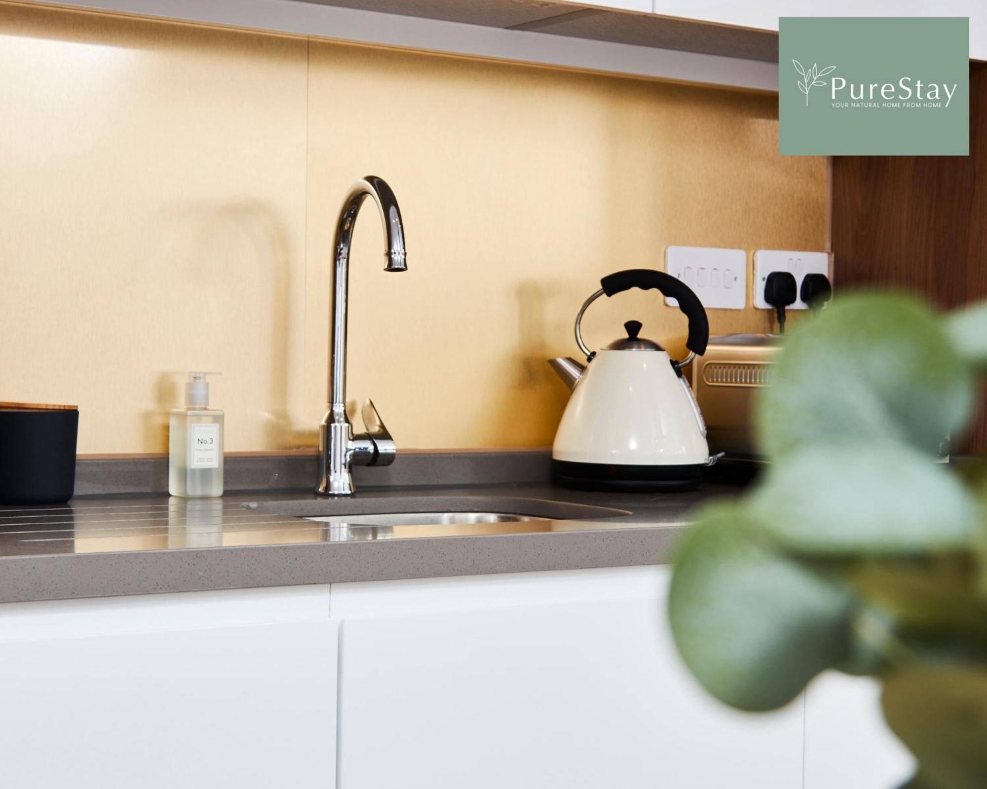 Stunning 5 Bed Manchester House With Parking By Purestay Short Lets & Serviced Accommodation Dış mekan fotoğraf